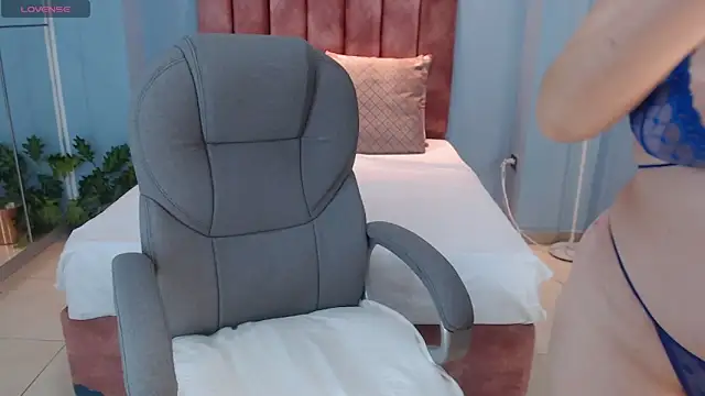 Snapshot of Violetta_rainbow chatting on November 29, 2025, 3:50 am Violetta rainbow online show from November 29, 2025, 3:50 am