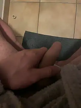 Snapshot of dimitriei chatting on April 9, 2026, 4:58 am dimitriei online show from April 9, 2026, 4:58 am