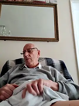 Snapshot of cutaboverest chatting on May 13, 2026, 10:11 am cutaboverest online show from May 13, 2026, 10:11 am