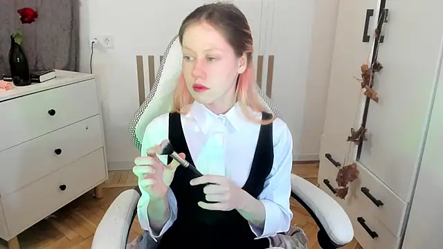 Snapshot of Silly__Milly chatting on November 15, 2025, 4:55 pm Silly Milly online show from November 15, 2025, 4:55 pm