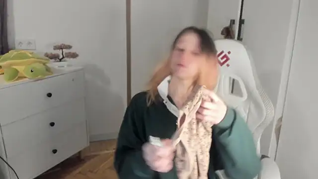 Snapshot of Silly__Milly chatting on November 6, 2025, 3:27 pm Silly Milly online show from November 6, 2025, 3:27 pm