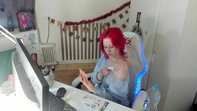 Snapshot of Silly__Milly chatting on December 16, 2025, 7:18 pm Silly Milly online show from December 16, 2025, 7:18 pm