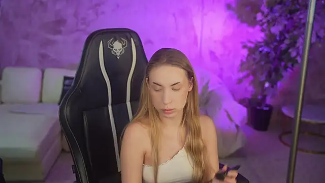 Linda054 online show from November 16, 2025, 11:52 pm