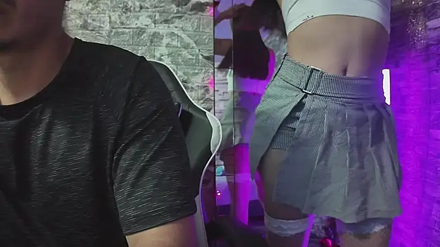 Snapshot of HotCouple_697 chatting on December 21, 2025, 1:30 am HotCouple 697 online show from December 21, 2025, 1:30 am