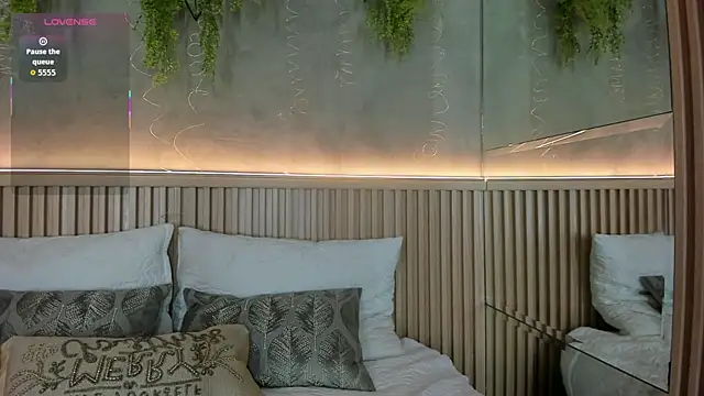 Snapshot of Lana_Lann chatting on December 15, 2025, 1:17 pm Lana Lann online show from December 15, 2025, 1:17 pm