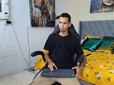 tonny 23cm  online show from October 15, 2025, 7:44 pm