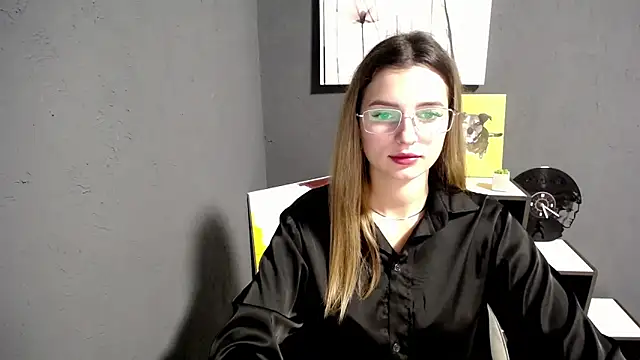 lady olivia  online show from November 7, 2025, 1:37 pm