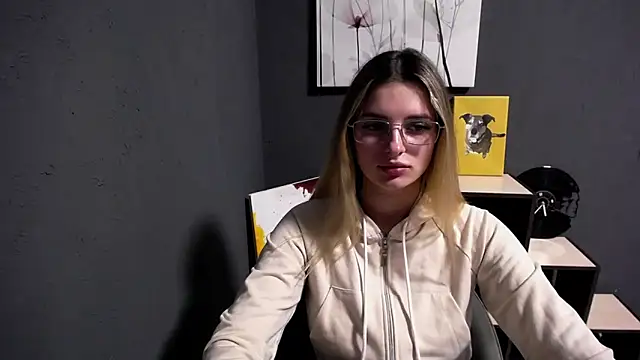 Snapshot of lady_olivia_ chatting on April 28, 2026, 3:05 pm lady olivia online show from April 28, 2026, 3:05 pm