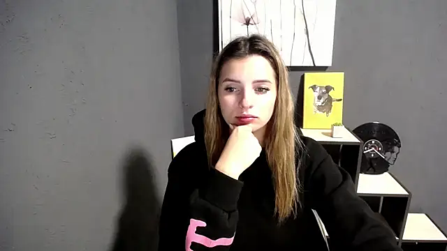 lady olivia  online show from September 30, 2025, 3:40 pm