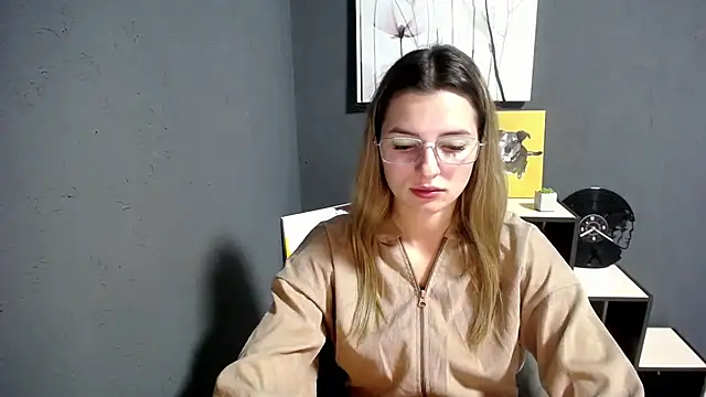 lady olivia  online show from October 7, 2025, 5:14 pm