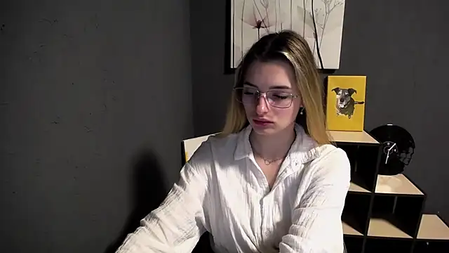 Snapshot of lady_olivia_ chatting on April 21, 2026, 12:34 pm lady olivia online show from April 21, 2026, 12:34 pm