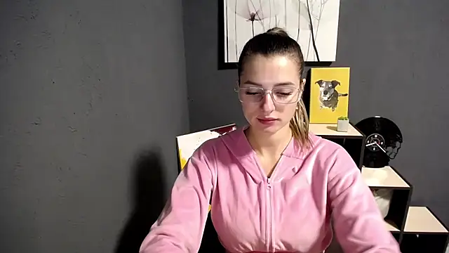 lady olivia  online show from September 16, 2025, 3:35 pm