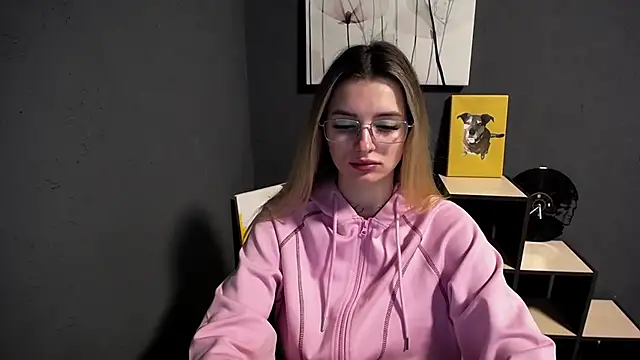 Snapshot of lady_olivia_ chatting on May 1, 2026, 12:32 pm lady olivia online show from May 1, 2026, 12:32 pm