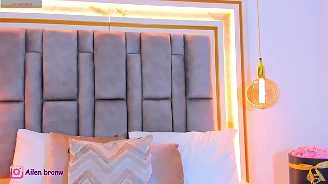 Snapshot of elianabrown chatting on November 6, 2025, 9:30 pm elianabrown online show from November 6, 2025, 9:30 pm