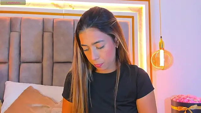 Snapshot of elianabrown chatting on December 15, 2025, 10:59 pm elianabrown online show from December 15, 2025, 10:59 pm