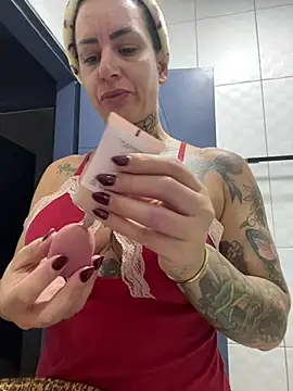 YasmimBrasil online show from April 13, 2026, 7:45 am