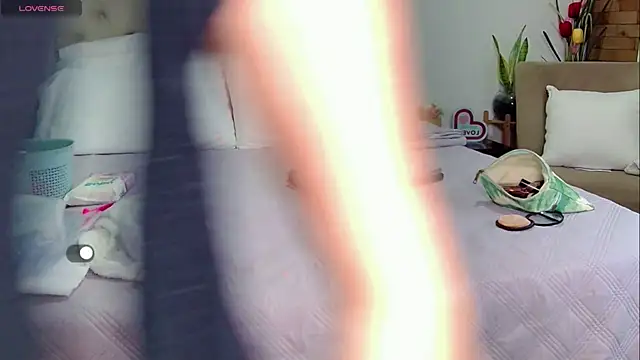 Snapshot of yanella_fire chatting on June 15, 2026, 1:44 pm yanella fire online show from June 15, 2026, 1:44 pm