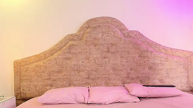 Snapshot of Victoria_Adams14 chatting on September 17, 2025, 4:14 am Victoria Adams14 online show from September 17, 2025, 4:14 am