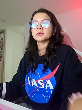 azumiichan online show from April 14, 2026, 12:37 am