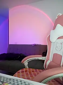 Snapshot of azumiichan chatting on September 13, 2025, 12:43 am azumiichan online show from September 13, 2025, 12:43 am