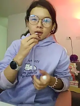 azumiichan online show from March 19, 2026, 12:10 am