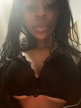 Snapshot of CamGirlLeanna chatting on February 5, 2025, 1:15 am CamGirlLeanna online show from February 5, 2025, 1:15 am