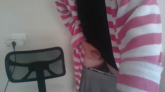 Snapshot of JohnDoe7586 chatting on December 7, 2024, 5:32 am JohnDoe7586 online show from December 7, 2024, 5:32 am