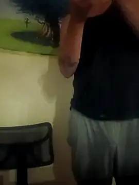 Snapshot of JohnDoe7586 chatting on December 31, 2024, 12:43 am JohnDoe7586 online show from December 31, 2024, 12:43 am