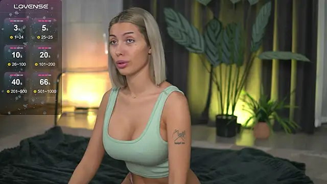 Snapshot of AudreyZanne chatting on October 27, 2025, 7:31 am AudreyZanne online show from October 27, 2025, 7:31 am