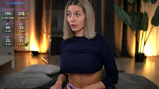 AudreyZanne online show from December 19, 2025, 8:17 am