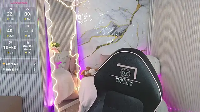 Chiara tay online show from April 11, 2026, 1:13 am