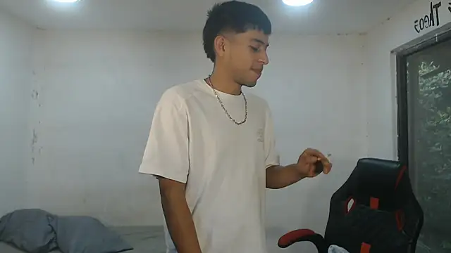 Snapshot of danielitopapuu chatting on November 9, 2025, 12:20 pm danielitopapuu online show from November 9, 2025, 12:20 pm