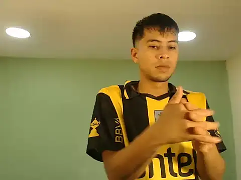 Snapshot of danielitopapuu chatting on December 16, 2025, 2:21 pm danielitopapuu online show from December 16, 2025, 2:21 pm