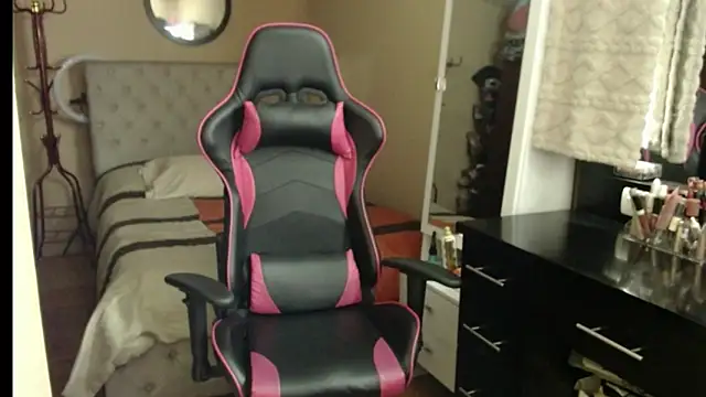 Snapshot of Carol_Scottt chatting on October 22, 2025, 9:35 pm Carol Scottt online show from October 22, 2025, 9:35 pm