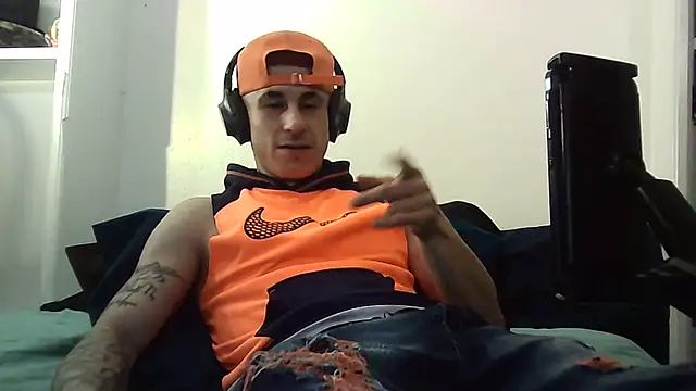 Snapshot of --D-a-D-D-y- chatting on February 12, 2026, 6:35 am --D-a-D-D-y- online show from February 12, 2026, 6:35 am