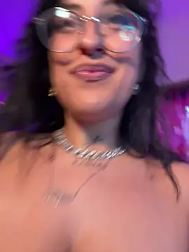 Snapshot of CarolaDrago chatting on February 10, 2026, 9:19 am CarolaDrago online show from February 10, 2026, 9:19 am