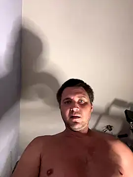 Snapshot of Brando2585 chatting on October 4, 2025, 2:57 am Brando2585 online show from October 4, 2025, 2:57 am