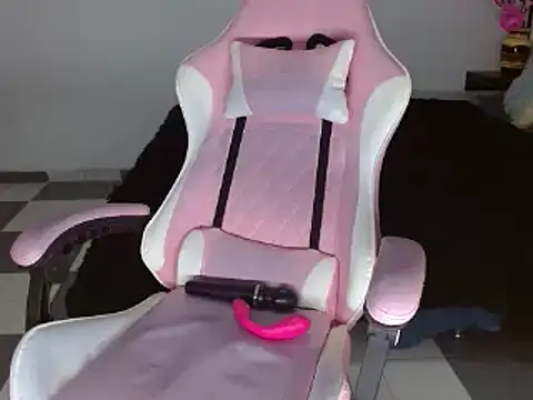 Snapshot of Mishka__ chatting on March 11, 2025, 3:36 am Mishka online show from March 11, 2025, 3:36 am