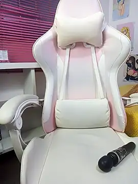 Snapshot of Mishka__ chatting on December 4, 2025, 10:42 pm Mishka online show from December 4, 2025, 10:42 pm