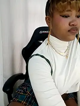 Snapshot of charmainexxx chatting on November 4, 2025, 1:15 pm charmainexxx online show from November 4, 2025, 1:15 pm