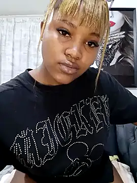 Snapshot of charmainexxx chatting on November 7, 2025, 8:13 pm charmainexxx online show from November 7, 2025, 8:13 pm