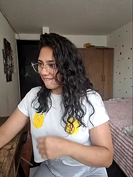 Snapshot of Thaliacooper_ chatting on December 4, 2025, 7:02 pm Thaliacooper online show from December 4, 2025, 7:02 pm