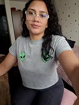 Thaliacooper  online show from February 10, 2026, 5:12 pm