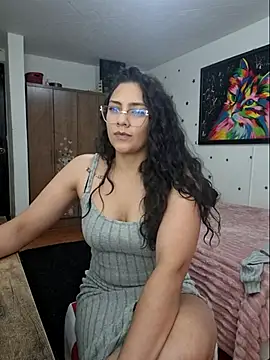 Thaliacooper  online show from June 25, 2026, 9:09 pm