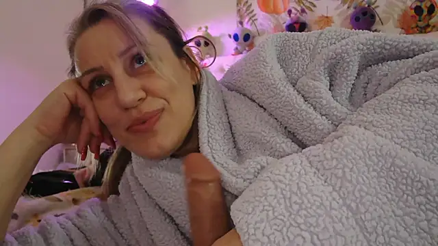 Snapshot of VegasDani chatting on November 8, 2025, 7:01 am VegasDani online show from November 8, 2025, 7:01 am