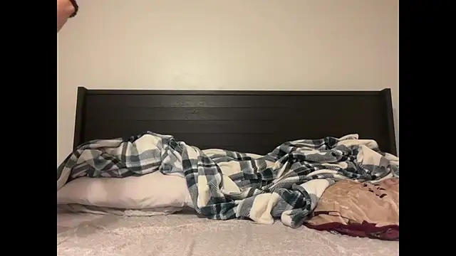 Snapshot of QueenLolaX chatting on October 8, 2025, 3:08 am QueenLolaX online show from October 8, 2025, 3:08 am