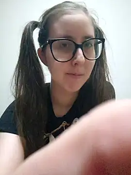 Snapshot of Sarah459 chatting on October 15, 2025, 8:28 pm Sarah459 online show from October 15, 2025, 8:28 pm