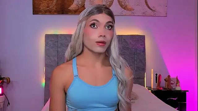 Megan Do Santos online show from November 30, 2025, 1:45 pm