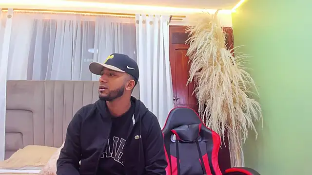 angel adamx online show from December 17, 2025, 11:26 am