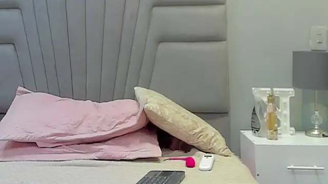 angel adamx online show from November 14, 2025, 3:32 am